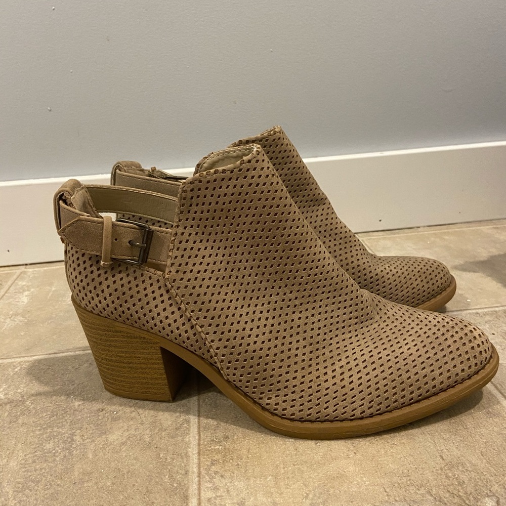 Tan booties - Picture 2 of 3